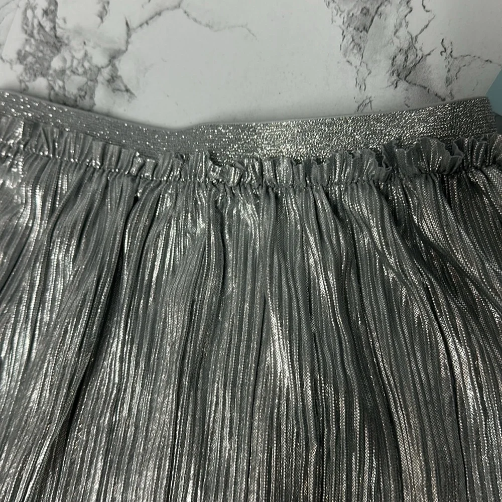 Cat & Jack Girls Party Silver Pleated Skirt Size S (6-7)